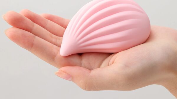 Iroha+ Kushi Nadeshiko Colour clitoral vibrator in pink