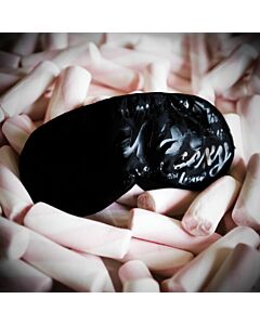 Les petits bonbons blind passion mask.