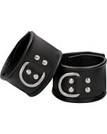 Restraint handcuff with padlock black