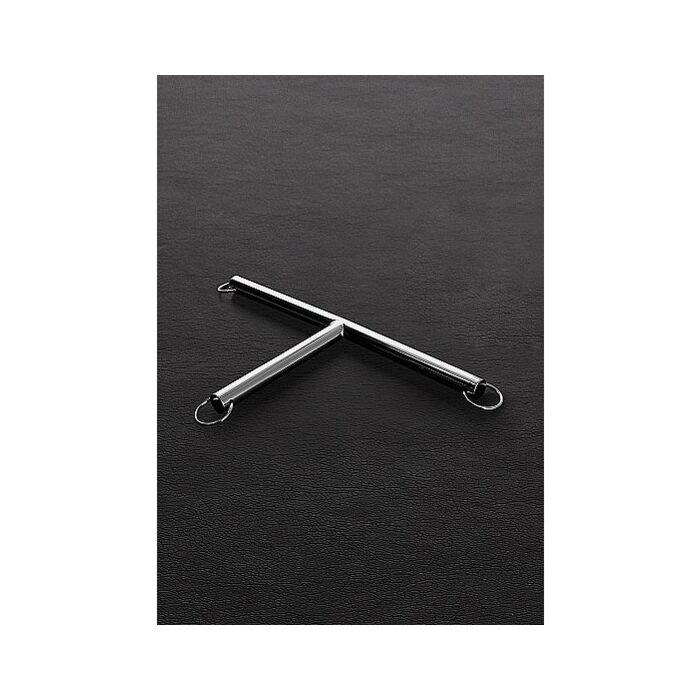 T bar spreader restraints